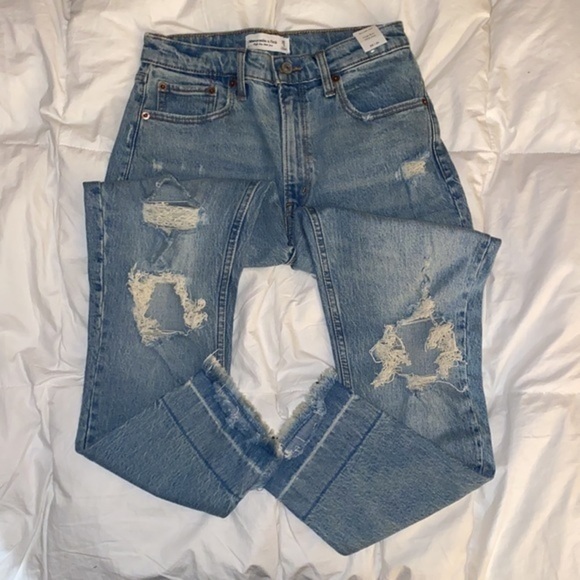 High Rise Mom Jeans​ - Picture 3 of 4